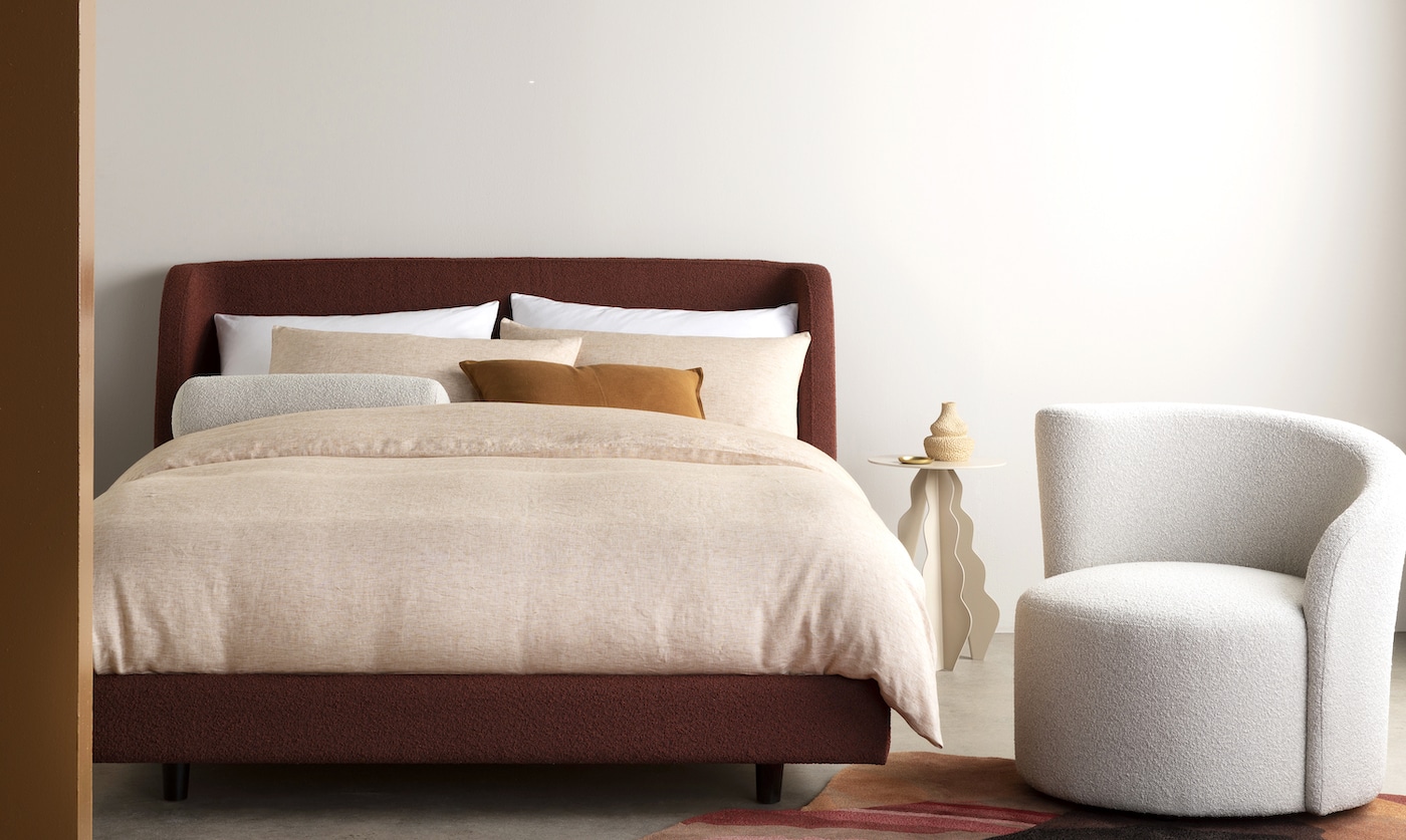 Amanti bed in Belair Rust and Amanti chair in Belair Snow