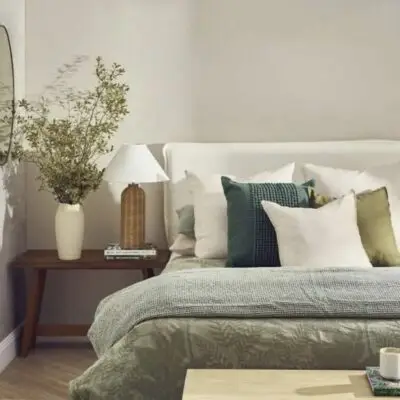 Queen Rupert bedhead in Orient Snow