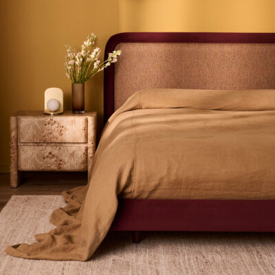 Curved bed base - recessed leg