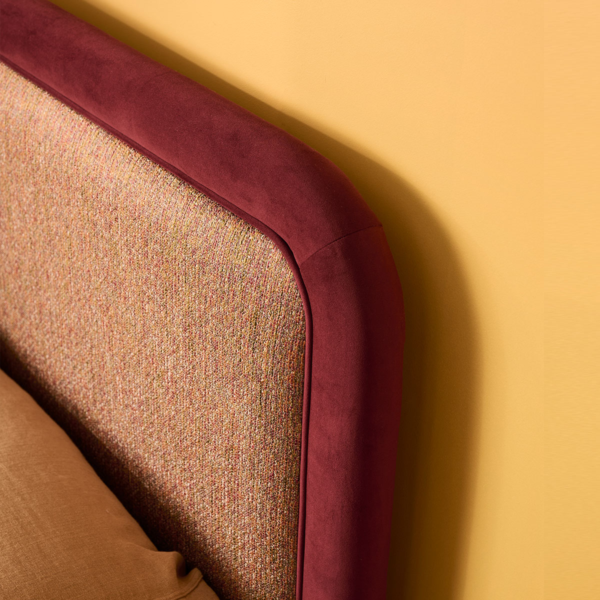 Waldon bed head with contrast border - Image 2